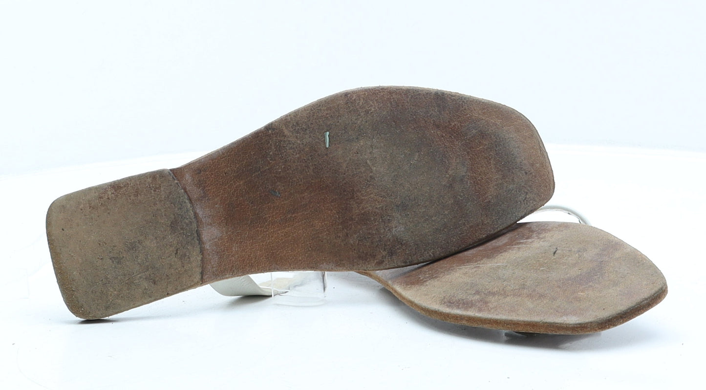 Preworn Womens Brown Leather Flat UK 7 40 - Flower Detail Thong