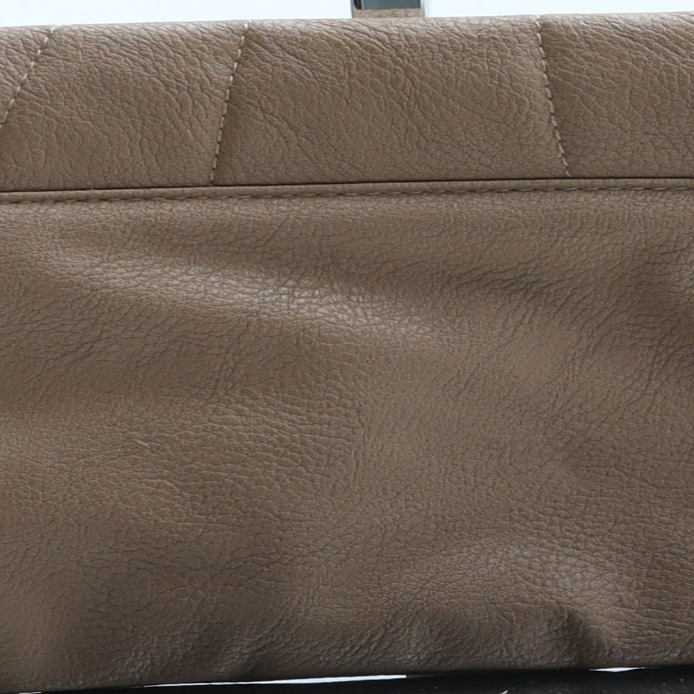 Preworn Womens Brown Polyurethane Clutch Size Small