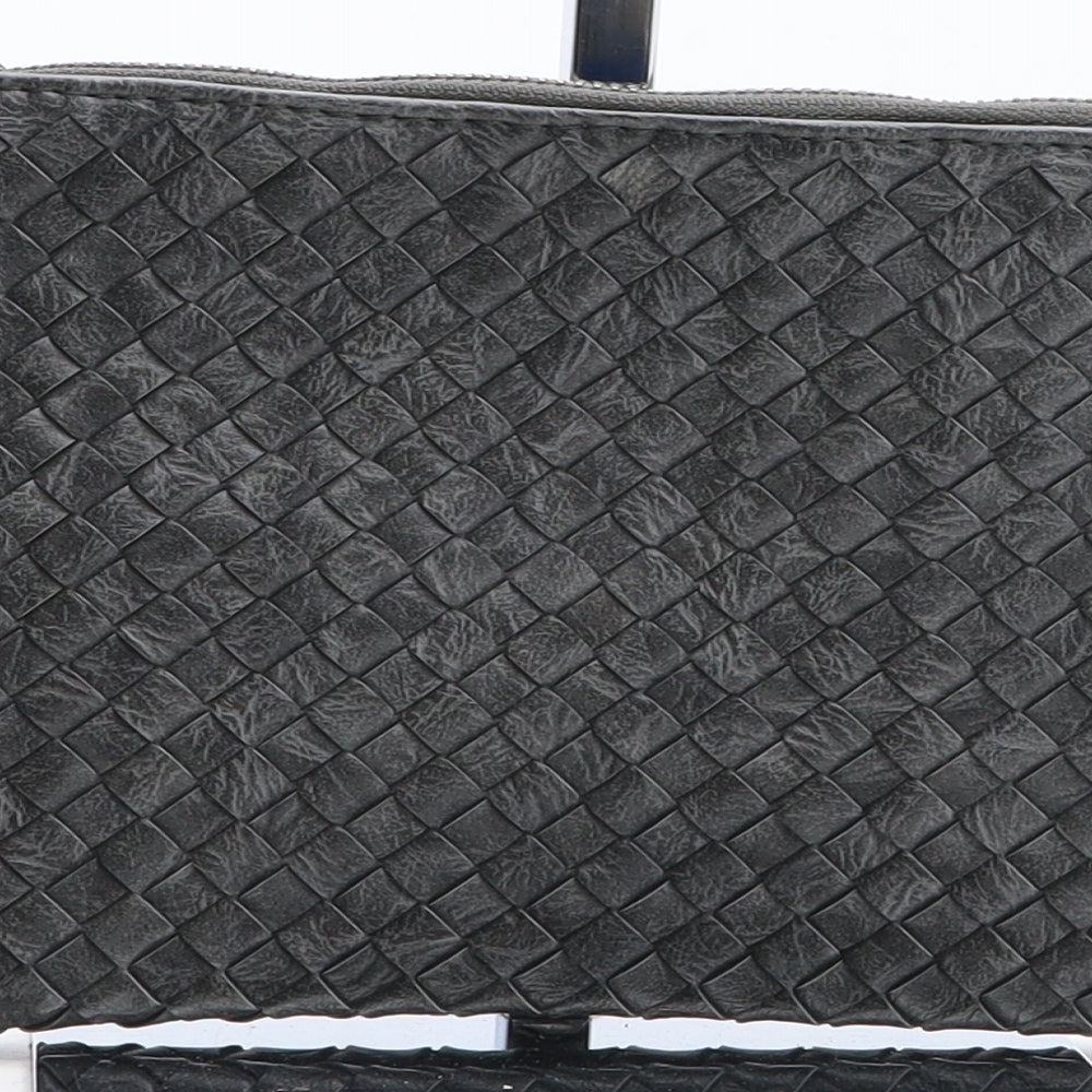 Preworn Womens Grey Polyurethane Clutch Size Small