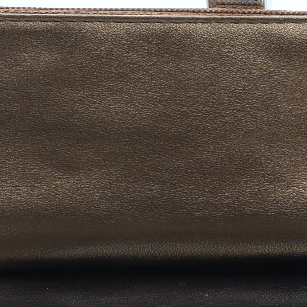 Preworn Womens Gold Polyurethane Clutch Size Small