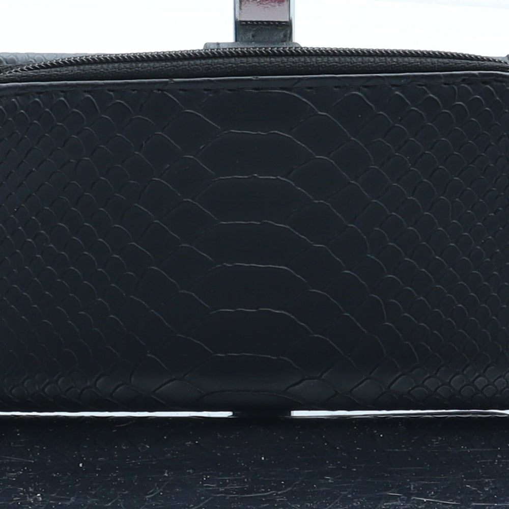 Preworn Womens Black Polyurethane Bow Tie Wallet Size S - Croc Texture