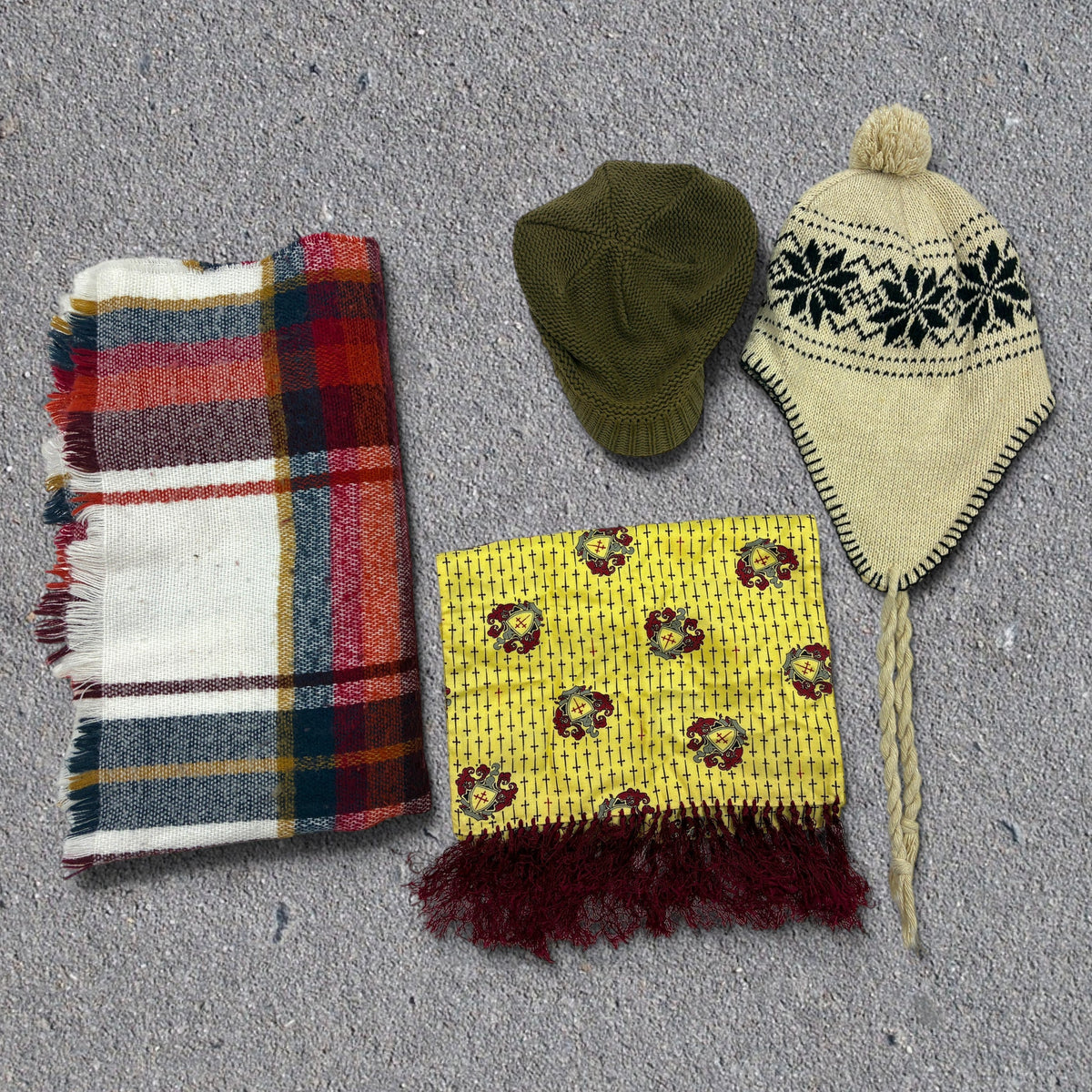 High Street Hats & Scarves 30 Pack - For Resale