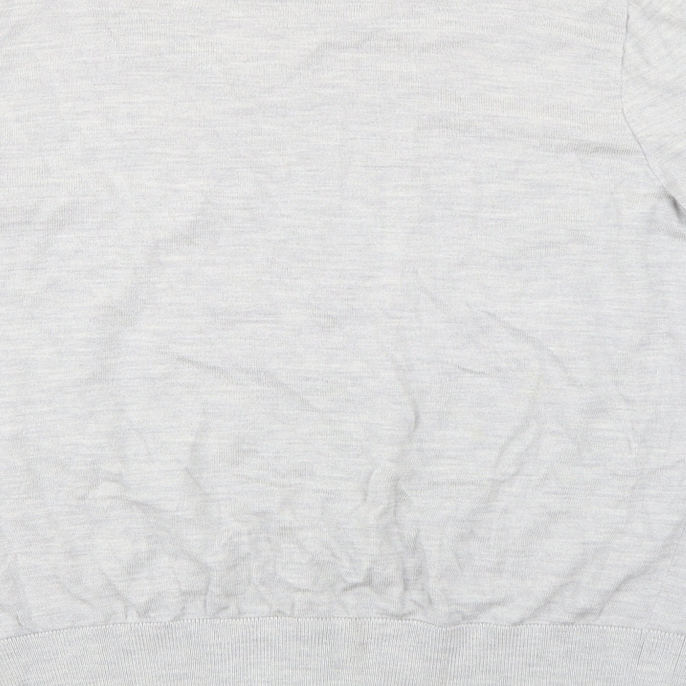 Brand and care label for Gap men’s grey knit jumper, size L