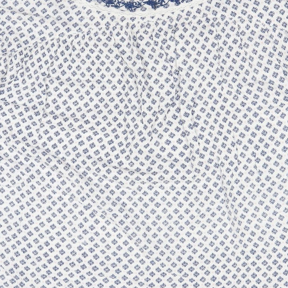 Preworn Womens White Argyle/Diamond Basic T-Shirt Size 14