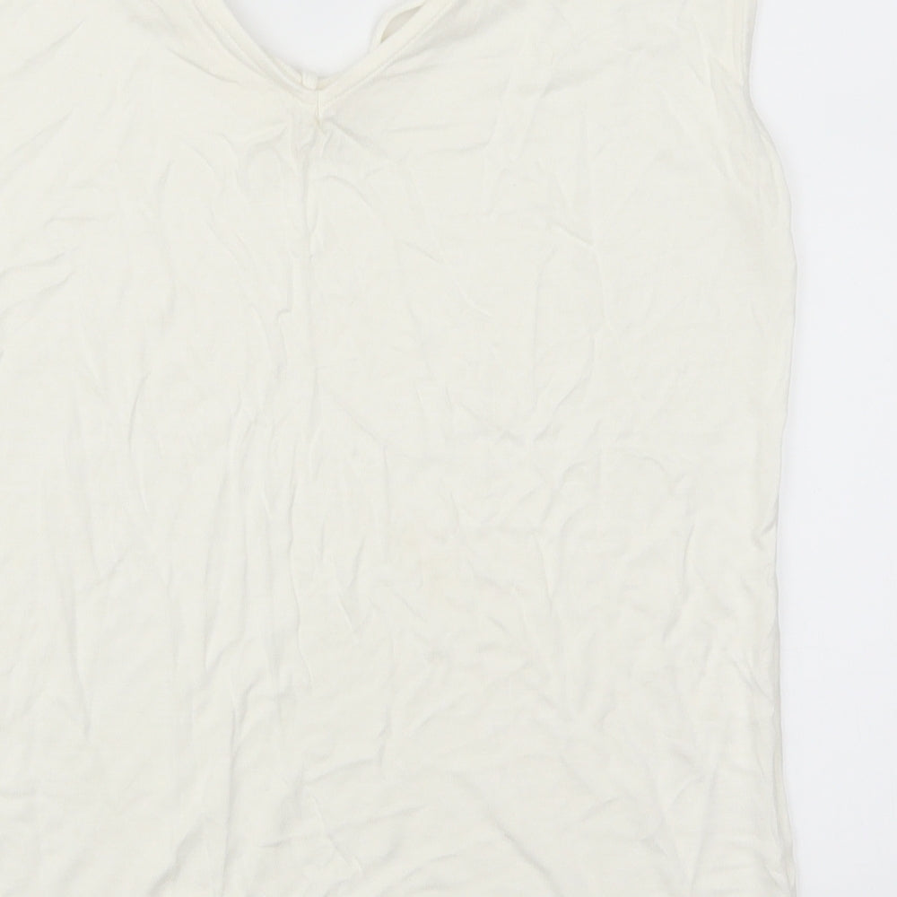 Brand and care label for S. Oliver women’s white basic t-shirt, size UK 10