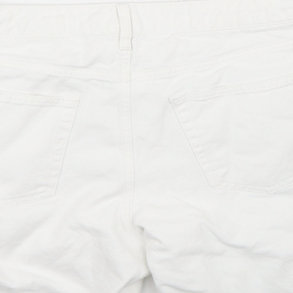 Preworn Womens White Bermuda Shorts Size 32