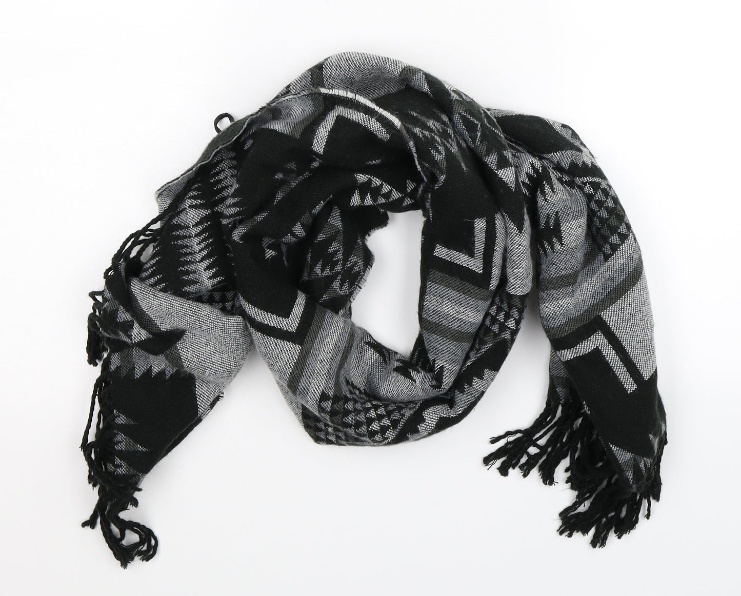 Preworn Womens Black Geometric Knit Scarf