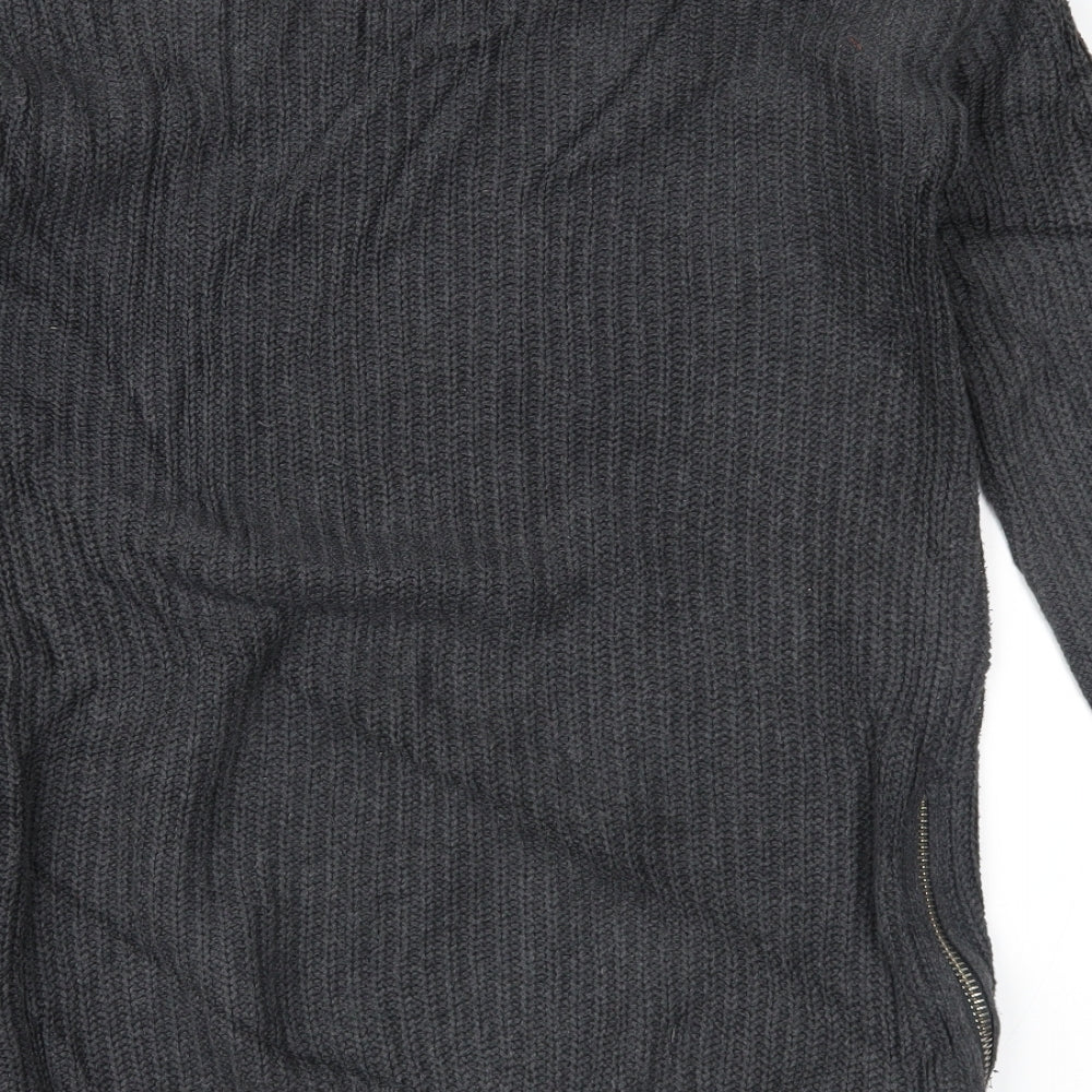 Brand and care label for Gap men’s grey jumper, size M