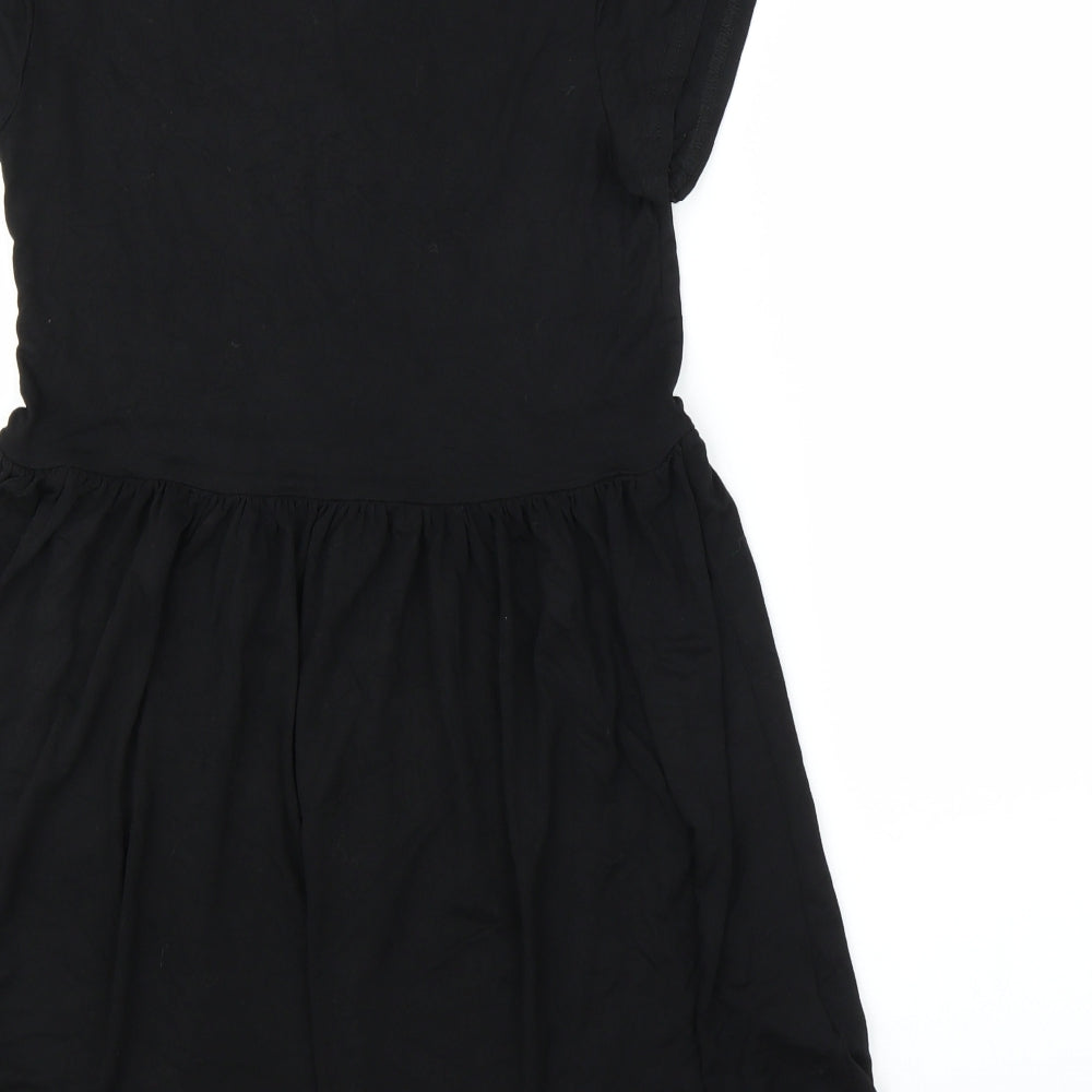 Brand and care label for Missguided women’s black a-line, size UK 8