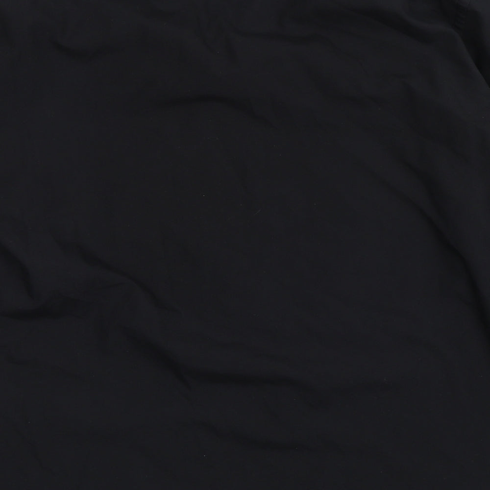 Brand and care label for Taylor & Wright men’s black button-up, size 15.5