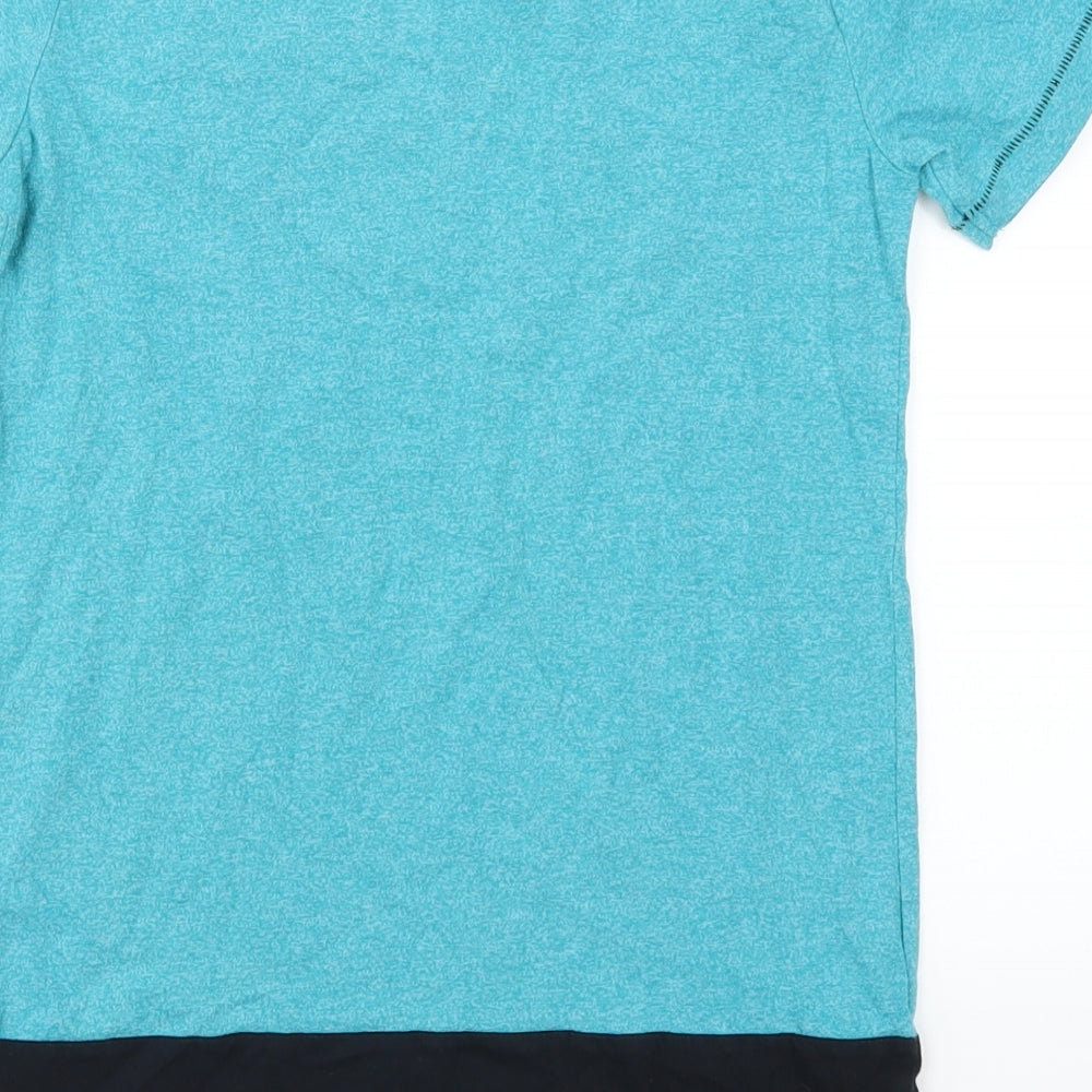 Brand and care label for F&F girls’ blue basic t-shirt, size 8-9, years