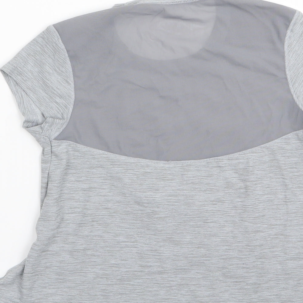 Preworn Girls Grey Basic T-Shirt Size 6-7 Years