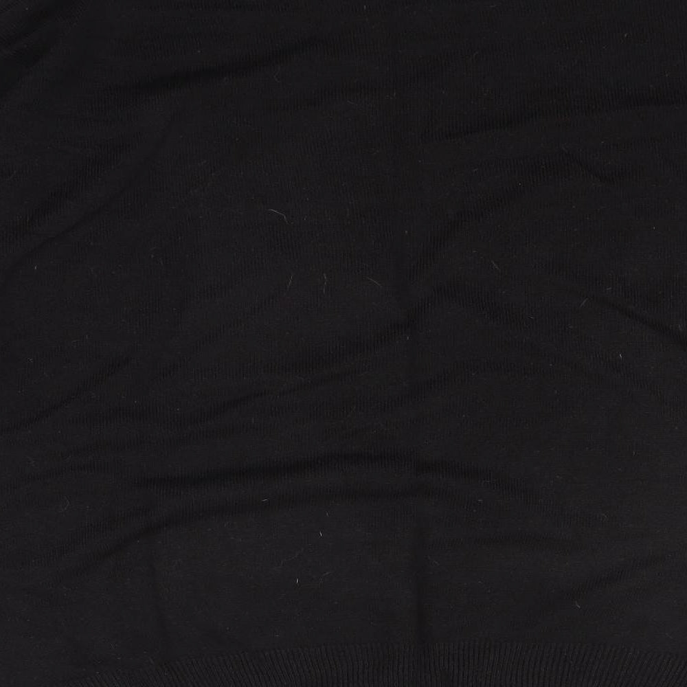 Brand and care label for Taylor & Wright men’s black plaid jumper, size M