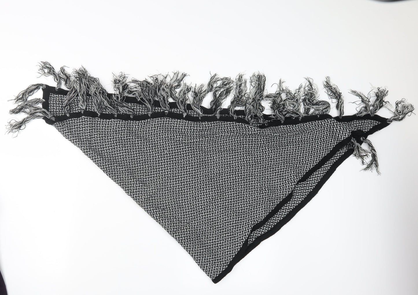 Preworn Womens Black Geometric Knit Shawl/Wrap