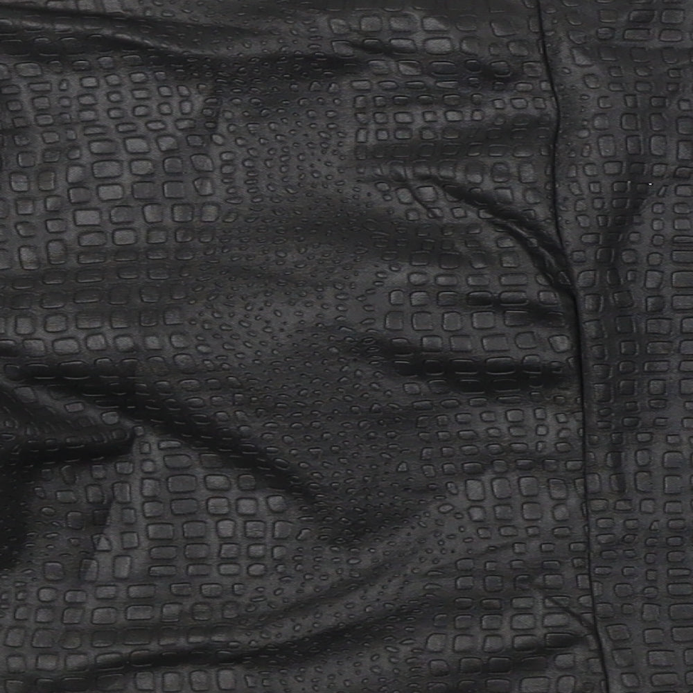 LY Womens Black Cropped T-Shirt Size 10