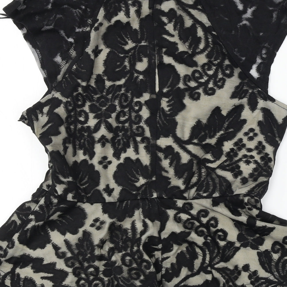 Striking Womens Black Floral Basic T-Shirt Size L