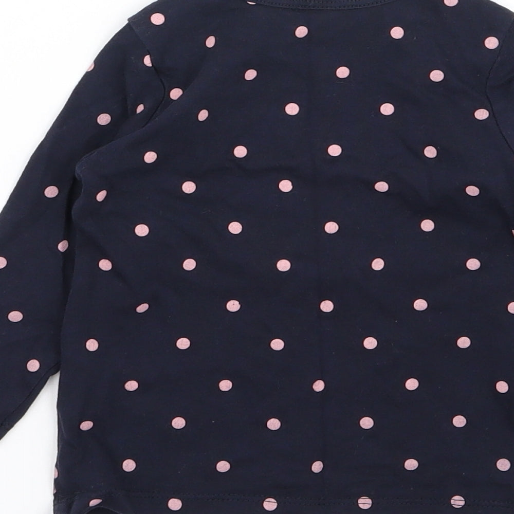 Brand and care label for H&M girls’ blue polka dot basic t-shirt, size 6-9, months