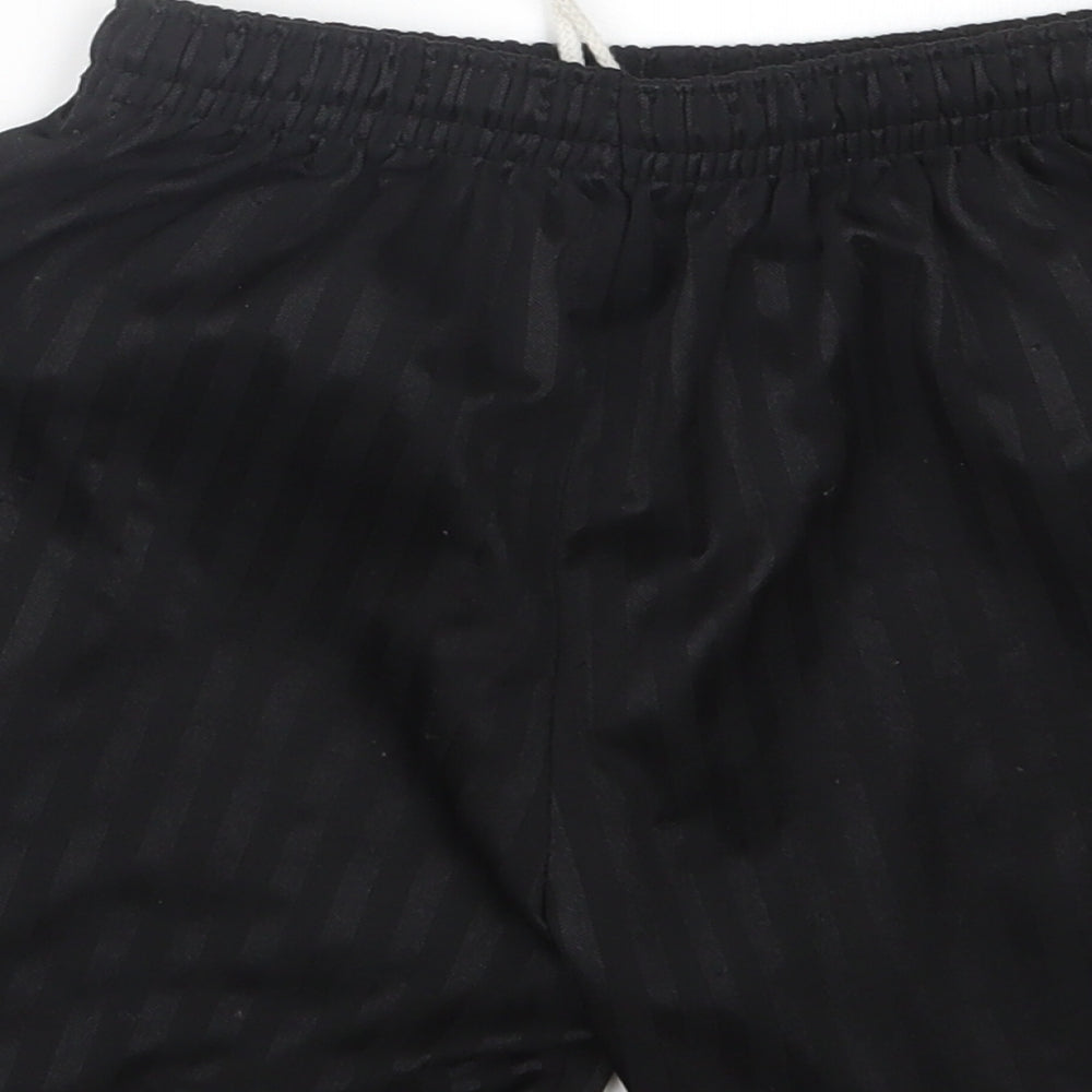 Preworn Boys Black Bermuda Shorts Size 9-10 Years