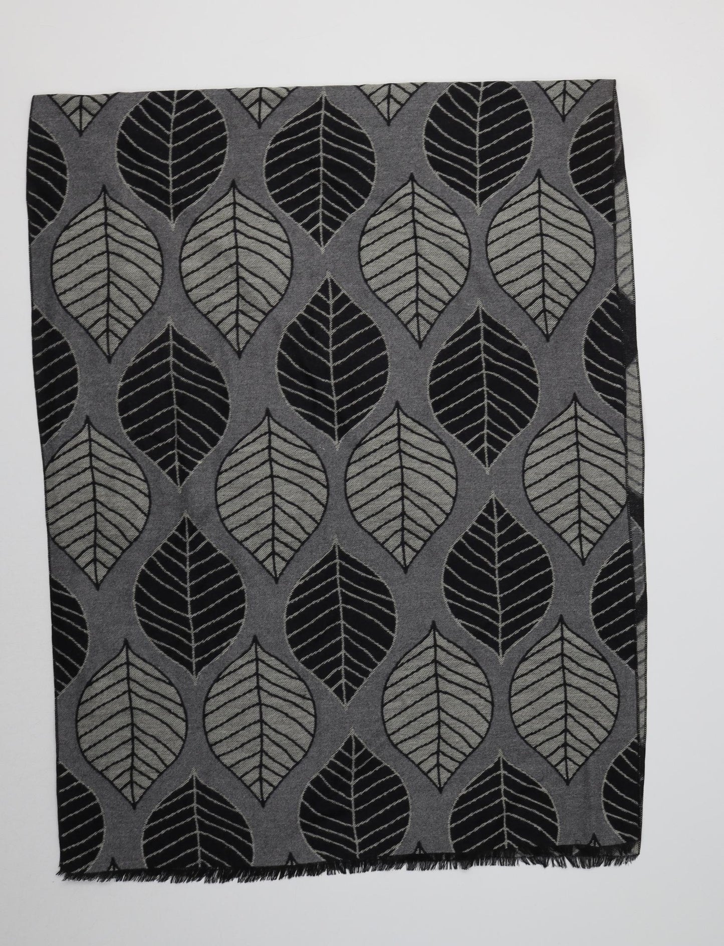 Preworn Womens Grey Geometric Acrylic Shawl/Wrap