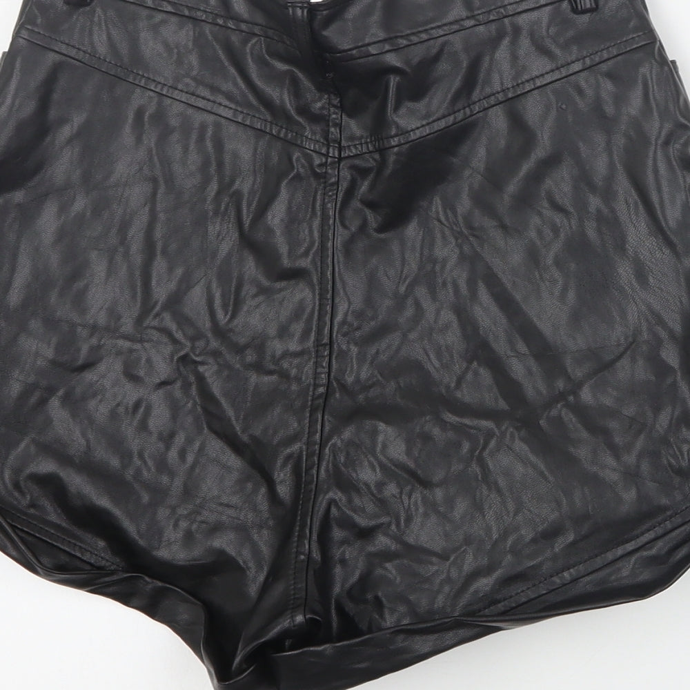 PRETTYLITTLETHING Womens Black Polyurethane Hot Pants Shorts Size 6 L5 in Regular Button
