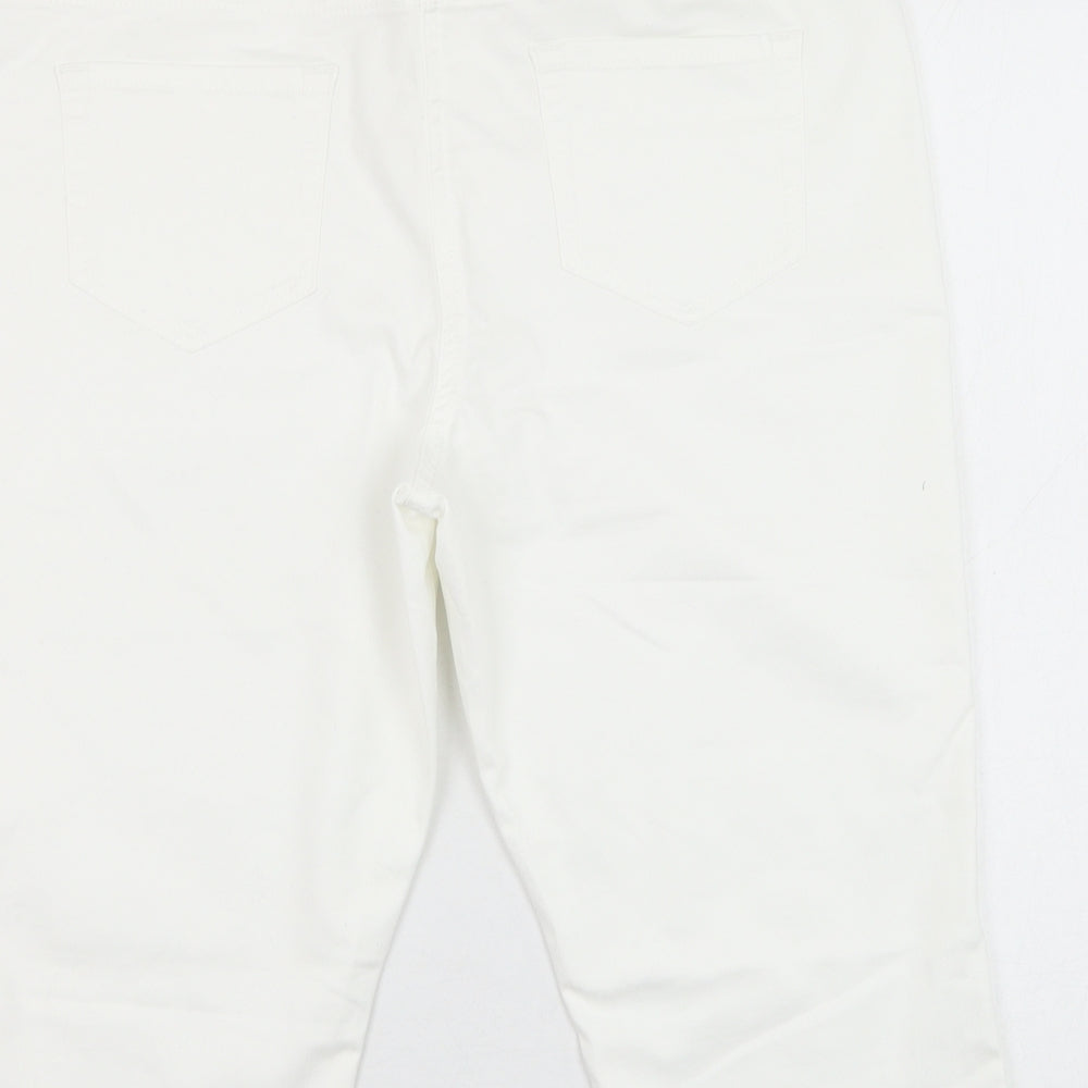 Preworn Womens White Polyester Bermuda Shorts Size 36 in L15 in Regular Pull On