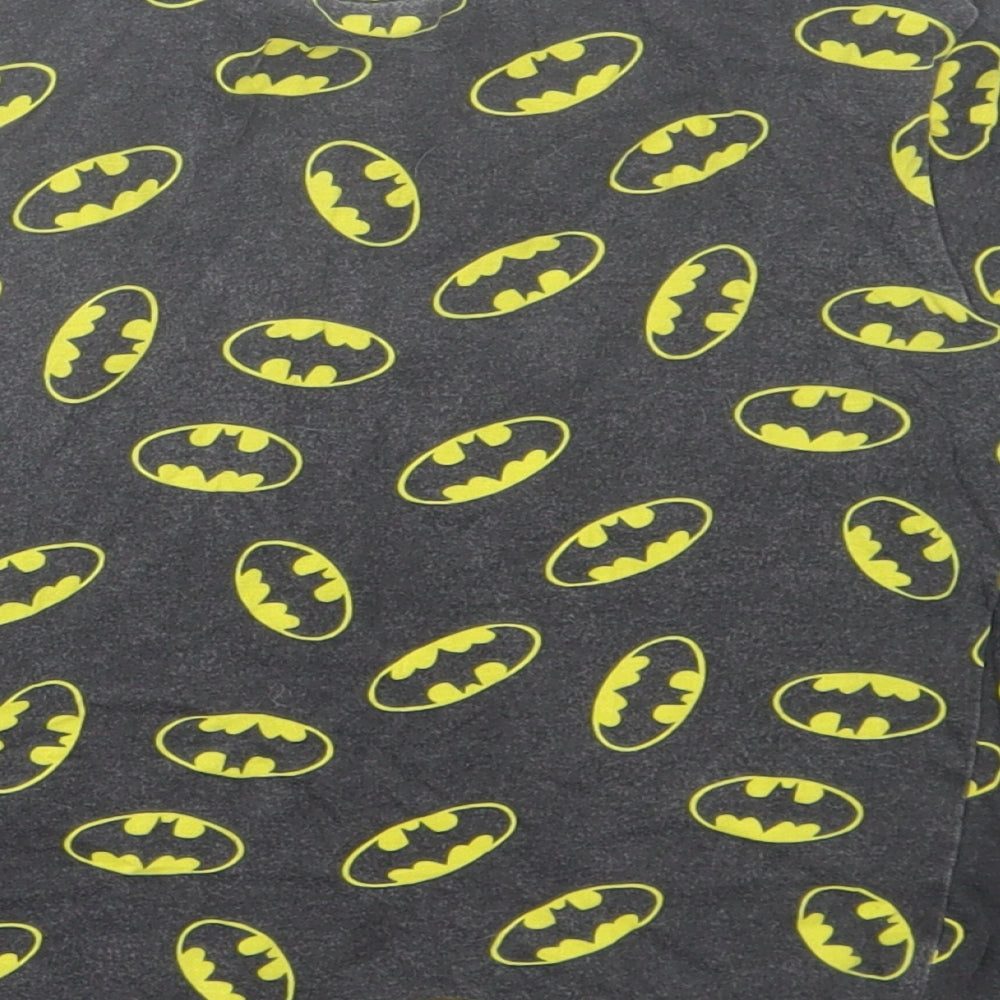 Preworn Boys Black Geometric Cotton Basic T-Shirt Size 6-7 Years Crew Neck Pullover - Bat Man