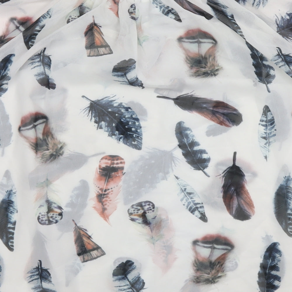 Preworn Womens White Geometric Polyester Basic Blouse Size 10 Boat Neck - Feather Print