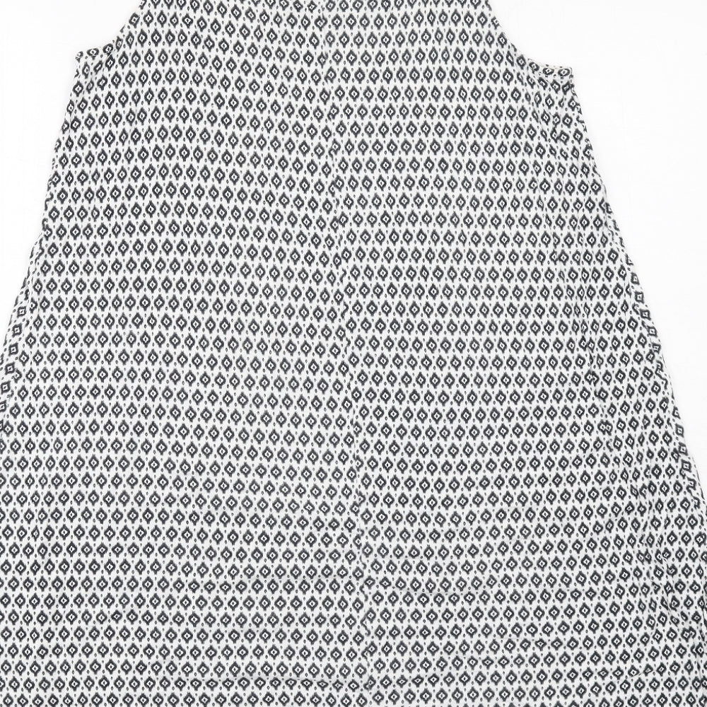 H&M Womens White Geometric Viscose Trapeze & Swing Size M Round Neck Pullover