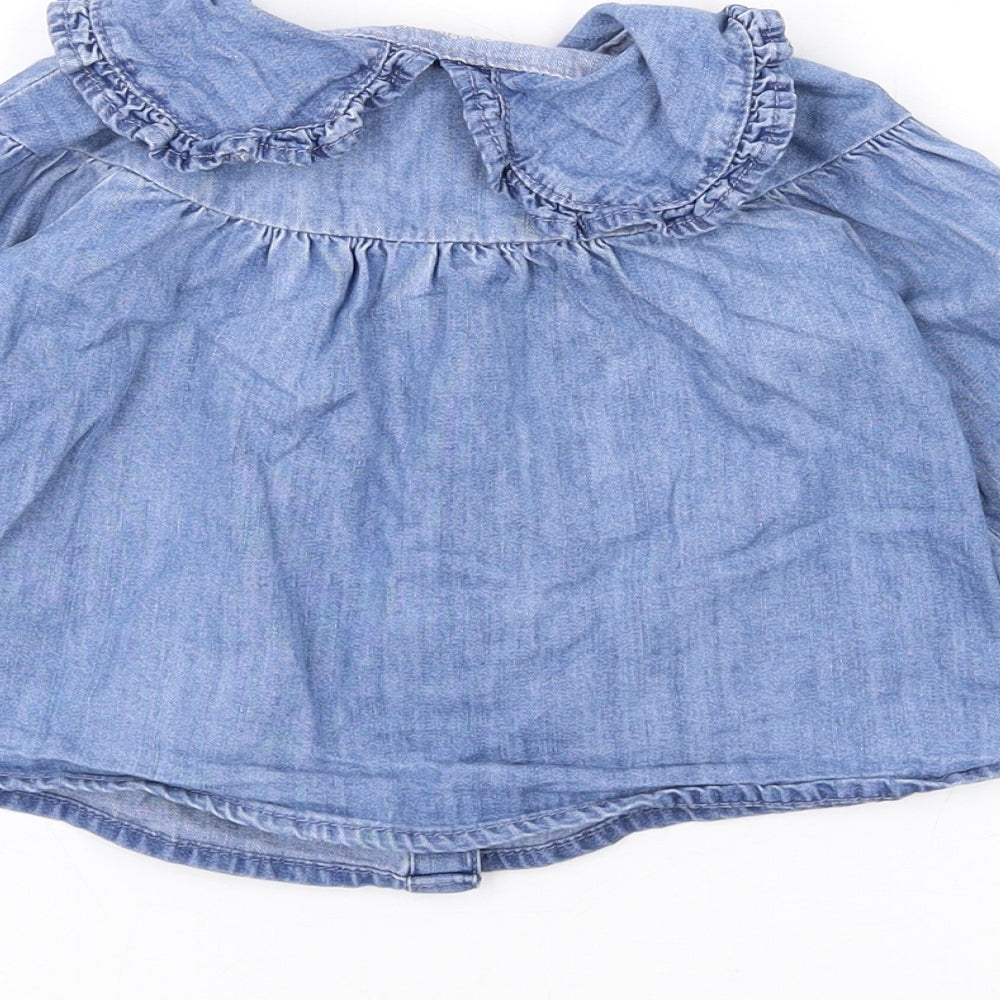 Brand and care label for Denim & Co. girls’ blue cotton basic button-up, size 9-12, months collared button