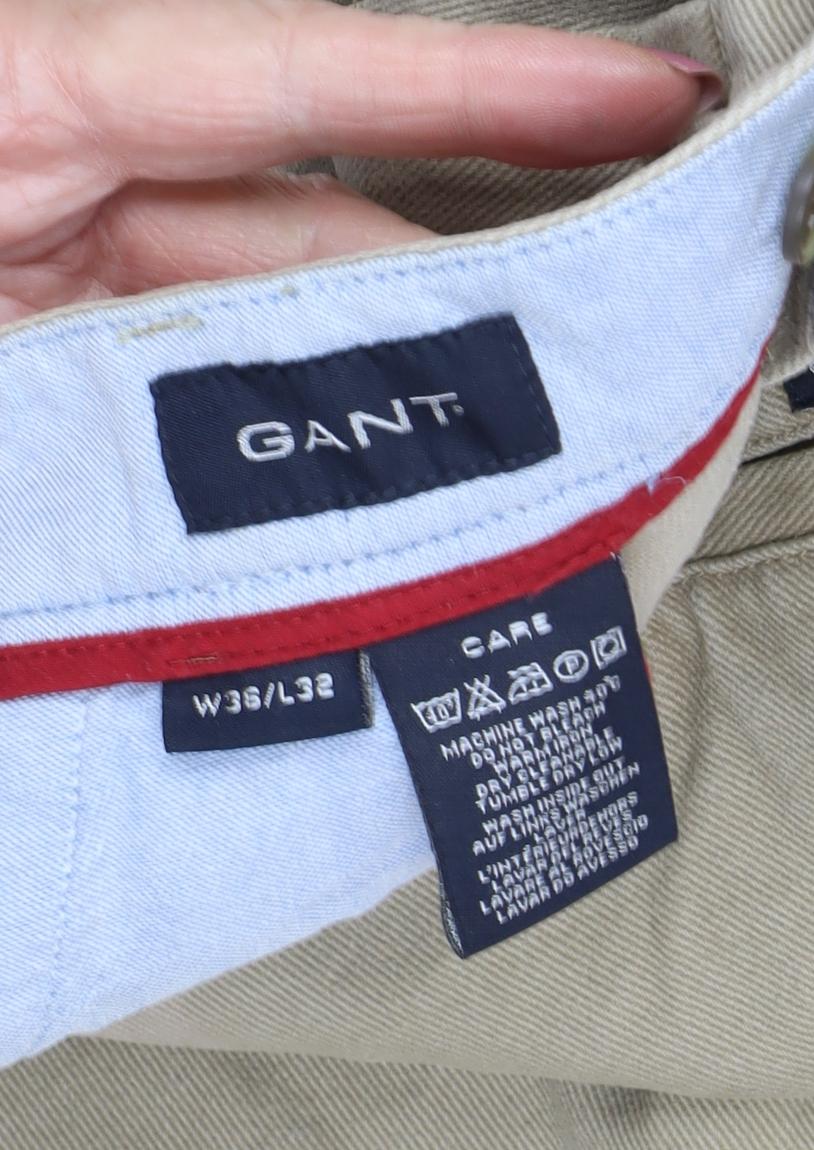 Close-up detail of GANT Men's Beige Straight Jeans, size L, Regular Fit