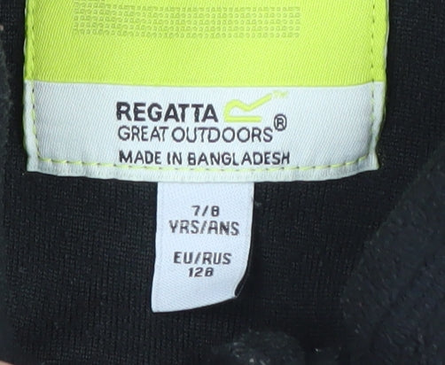 Brand and care label for Regatta boys’ black fleece 1/4 zip sweatshirt 7-8y outdoor