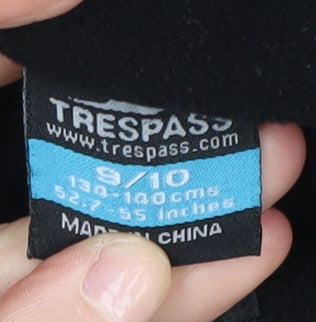 Brand and care label for Trespass boys’ black fleece jacket, size 9-10, years