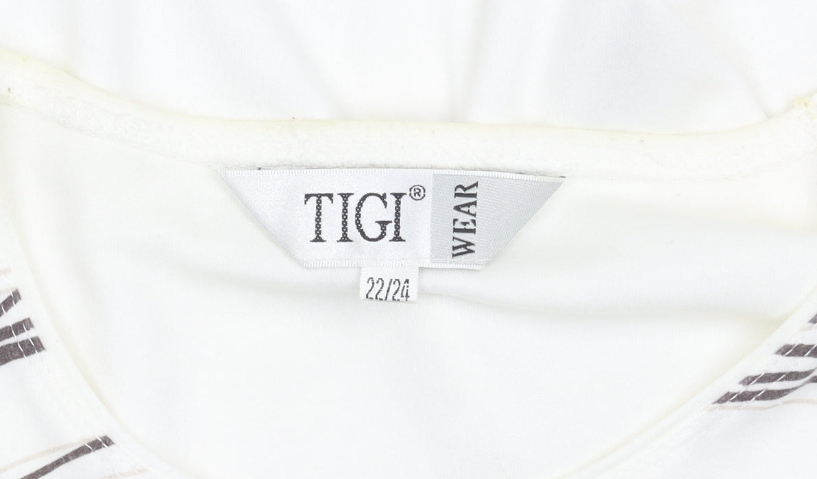 TIGI Women's White Floral Plus Size T-Shirt