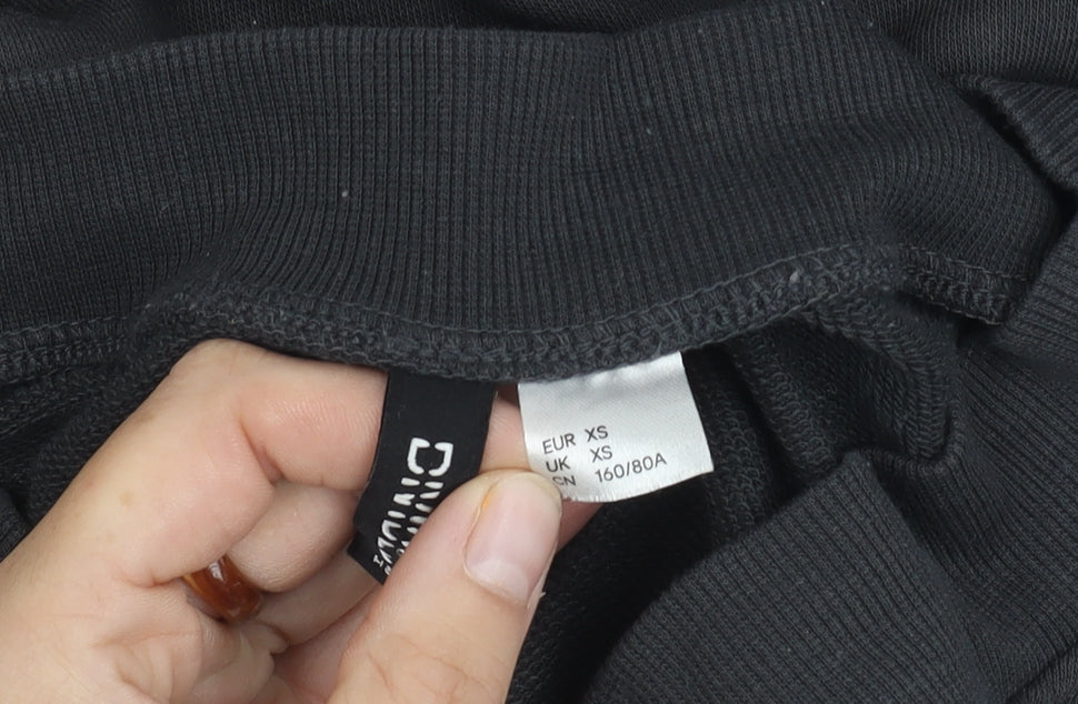 Divided Women's Black XS Pullover V-Neck Jumper