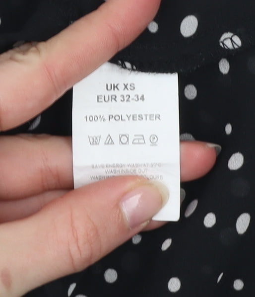 Blue Chameleon Women's Black Polka Dot Short Sleeve Blouse XS