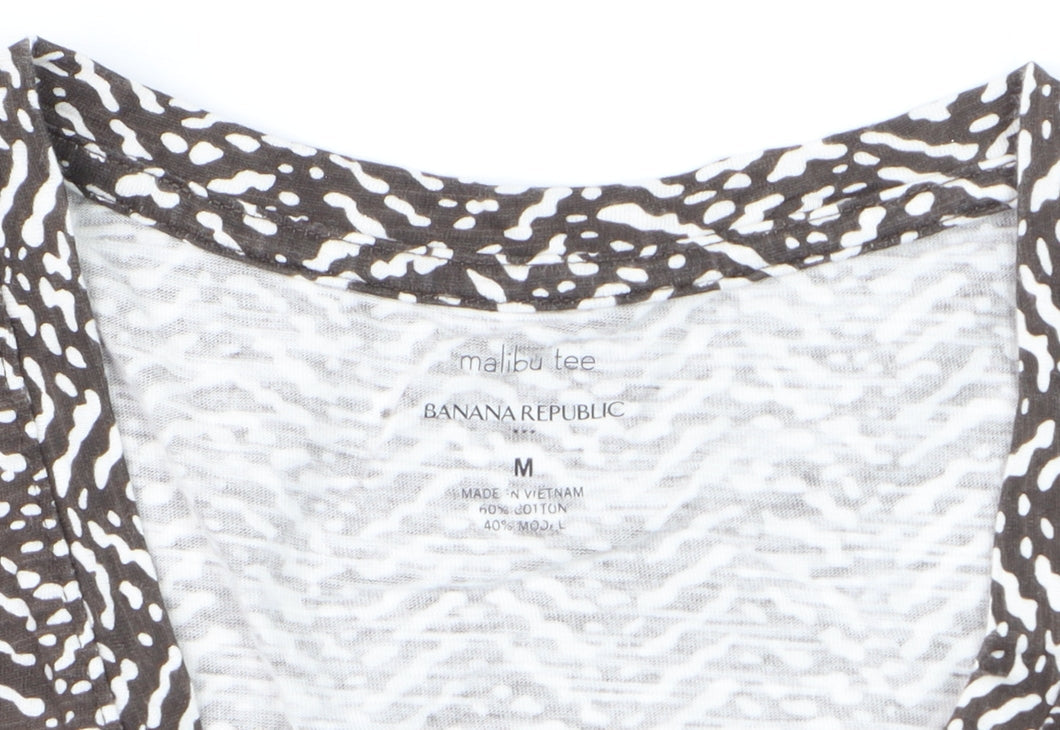 Banana Republic Women Brown Geometric V-Neck Short Sleeve T-Shirt M
