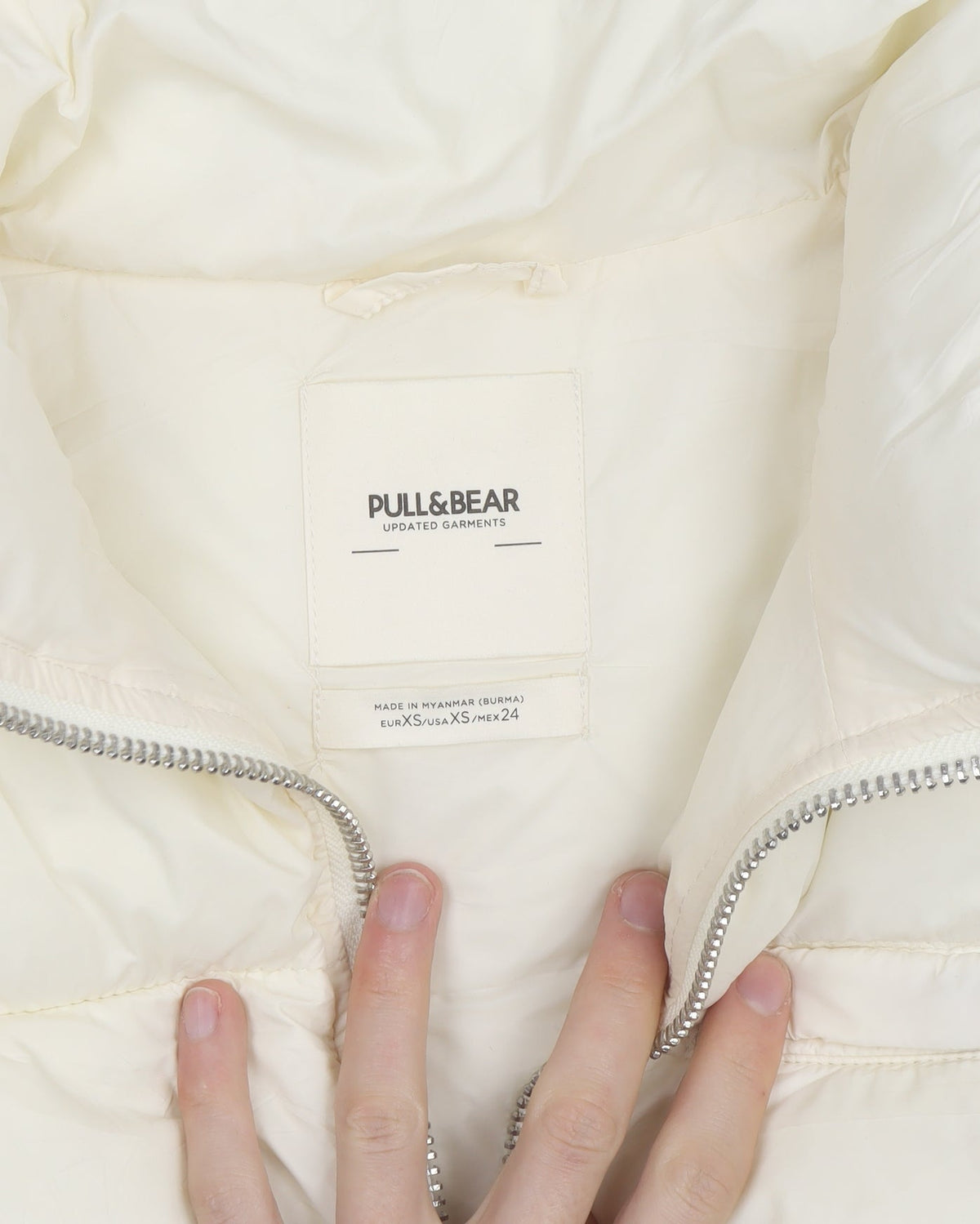 Pull&Bear Women’s Ivory XS Puffer Waistcoat with Zip Detail