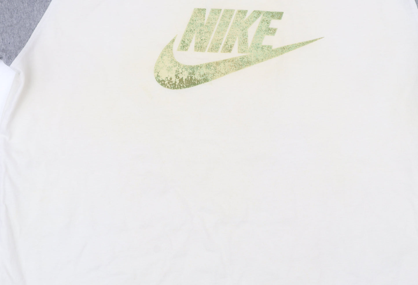 Nike Men's Grey and Cream Short Sleeve Crew Neck Graphic T-Shirt L
