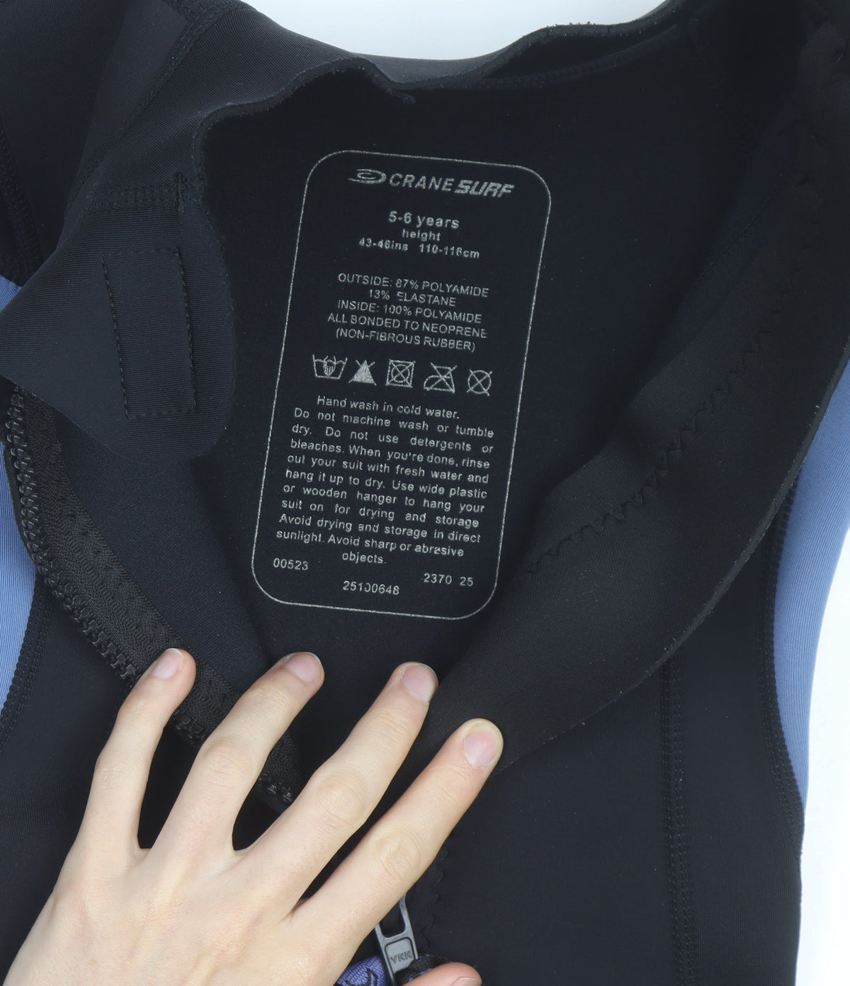 Brand and care label for Crane Surf boys’ blue & black 5-6 years short sleeve wetsuit
