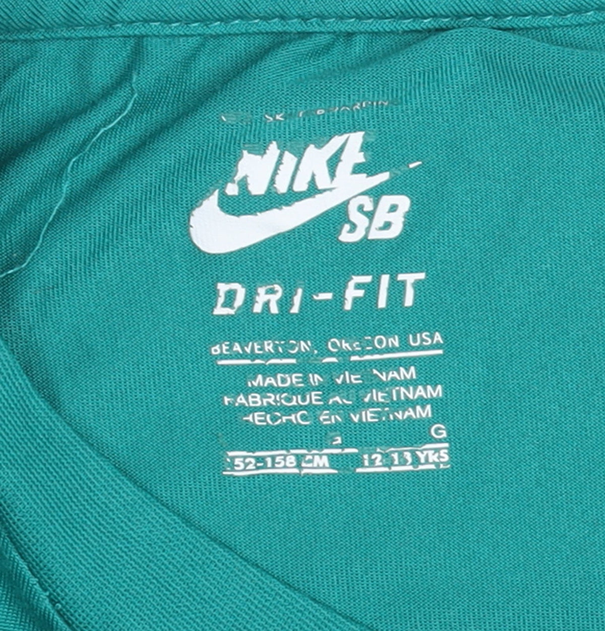 Brand and care label for Nike boys’ green black dri-fit sb t-shirt 12-13 years activewear top