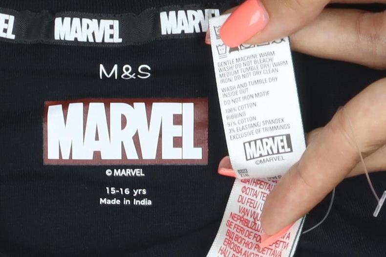 Marks and Spencer Marvel Black Teen Boys Logo T-Shirt L Short Sleeve