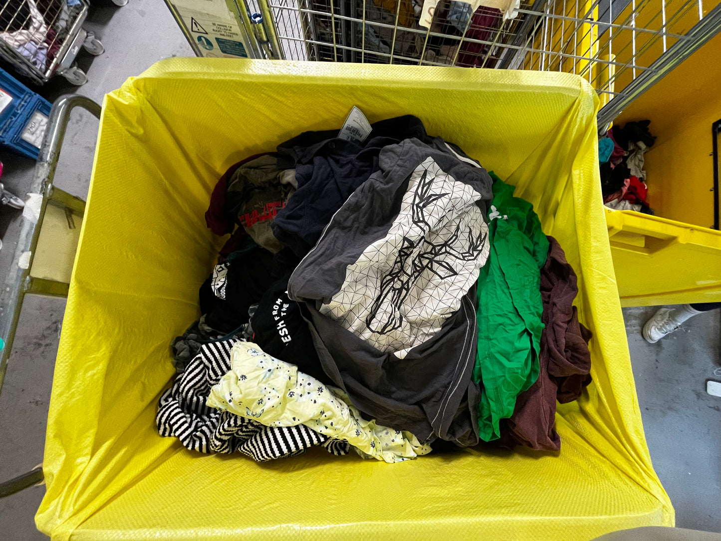 Bulk Wholesale Mixed Used Clothing Approx 13000 Items 10,000 Kilos