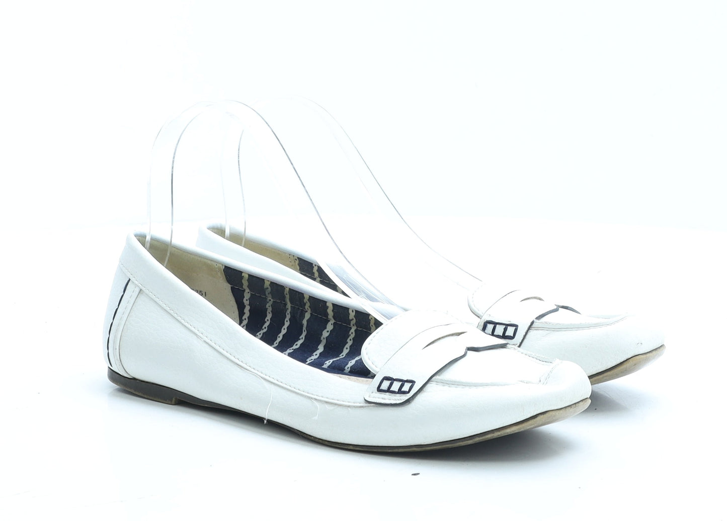 Preworn Womens White Faux Leather Loafer Flat UK 5