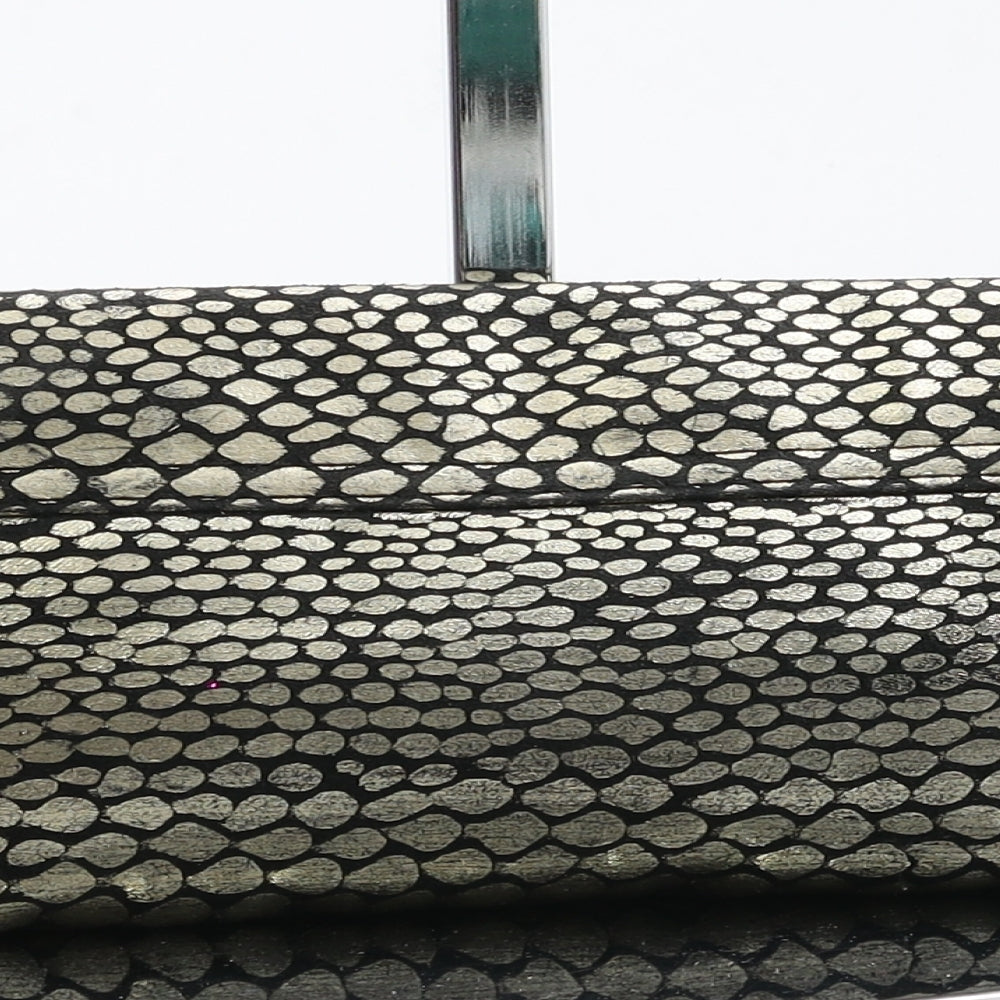 Preworn Womens Gold Geometric Polyester Clutch Size Small