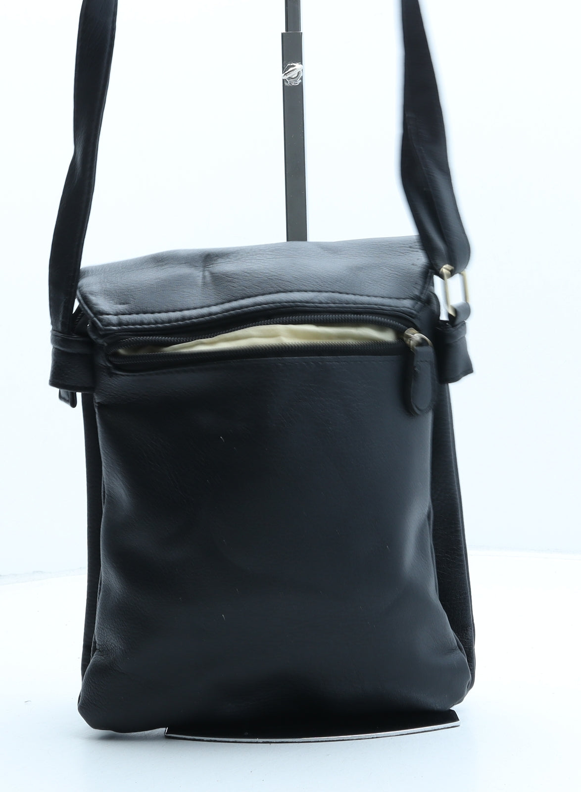 Preworn Womens Black Polyurethane Crossbody Size Small