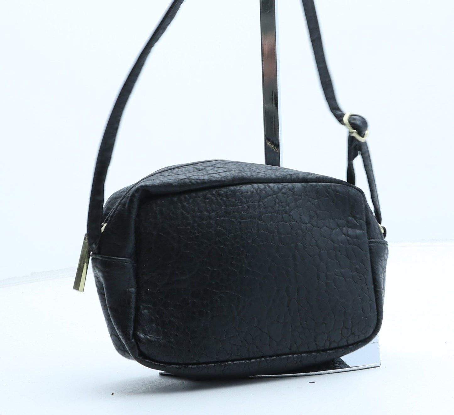 Preworn Womens Black Polyurethane Crossbody Size Small