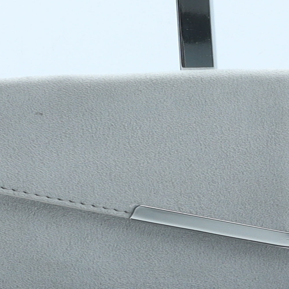 Preworn Womens Silver Polyester Clutch Size Small