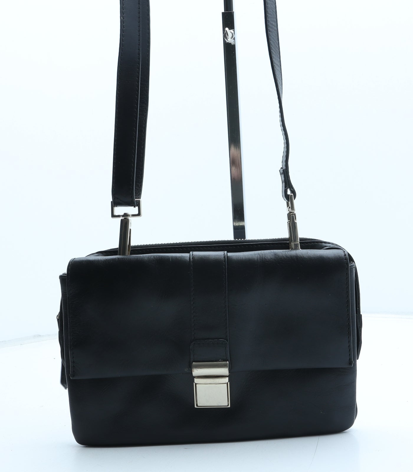 Preworn Womens Black Polyurethane Crossbody Size Small