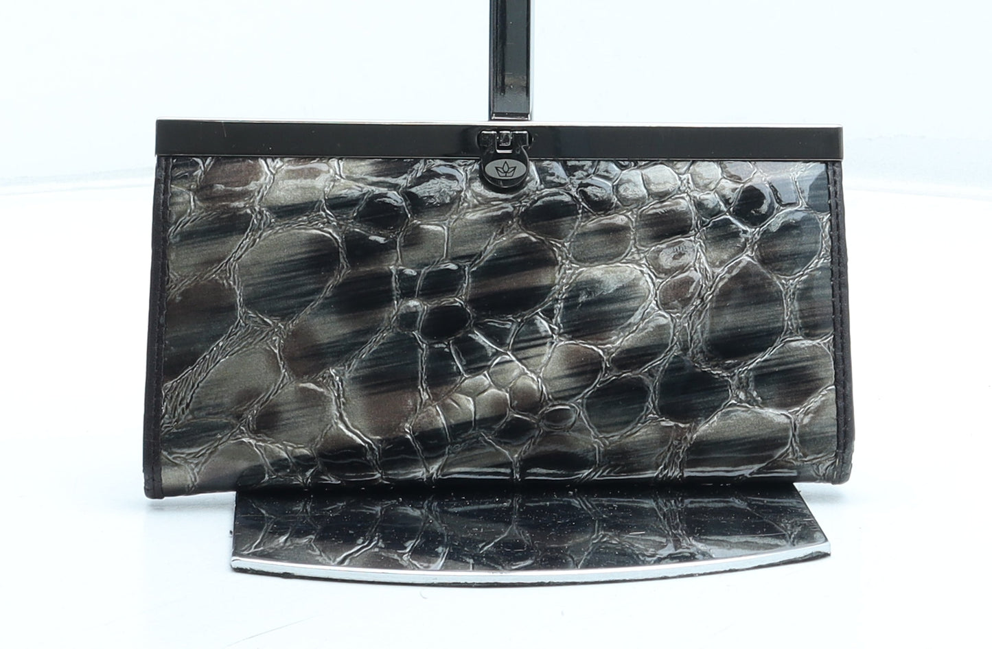 Preworn Womens Grey Polyurethane Clutch Size Small