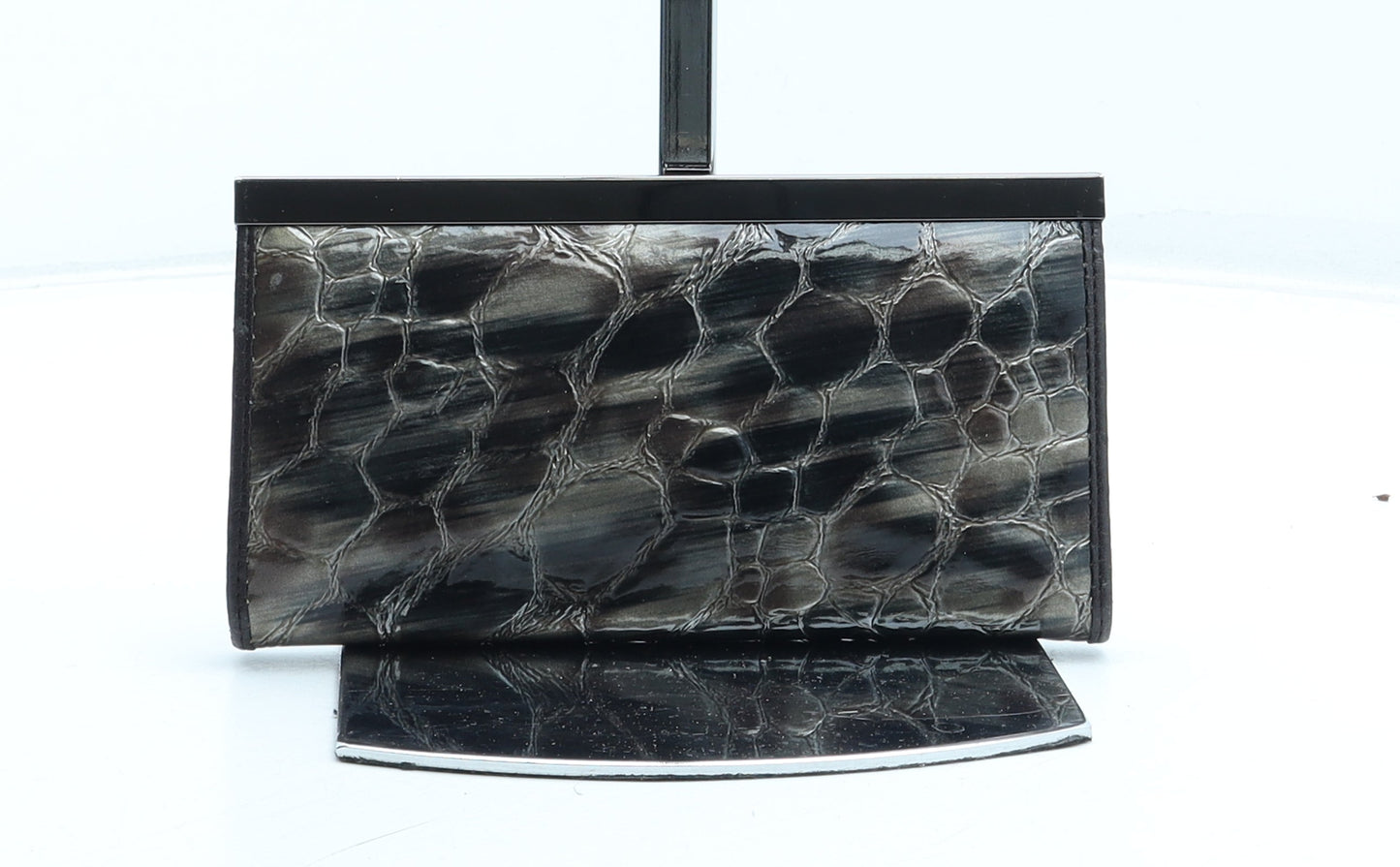 Preworn Womens Grey Polyurethane Clutch Size Small